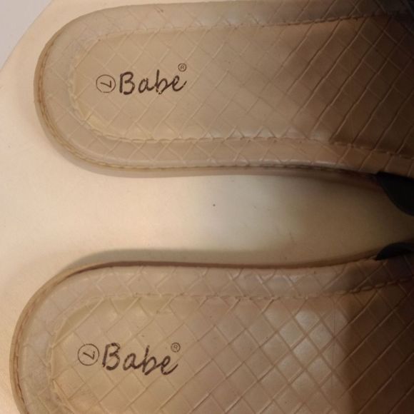 BABE Black Flower Slipon Women's Sandals Size 7 - Picture 2 of 7